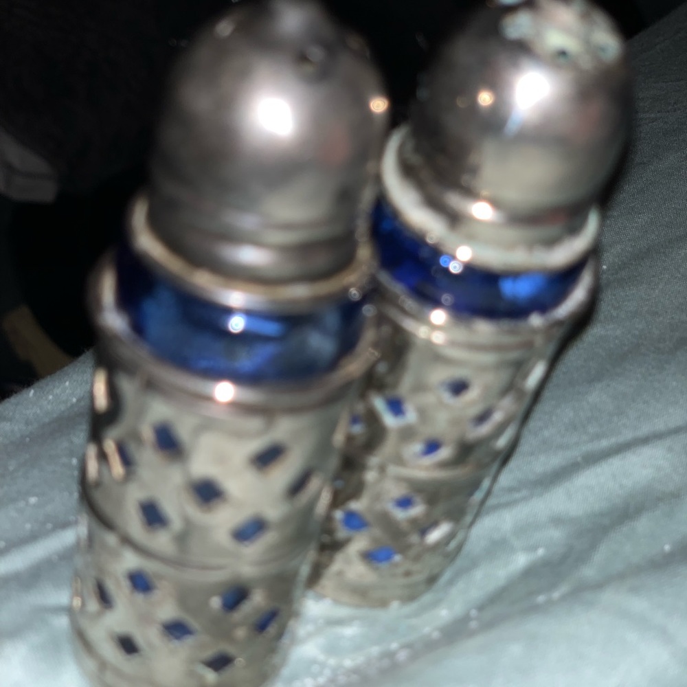 🎉Host Pick 🎉Antique silver/cobalt blue glass S&P - Picture 6 of 8